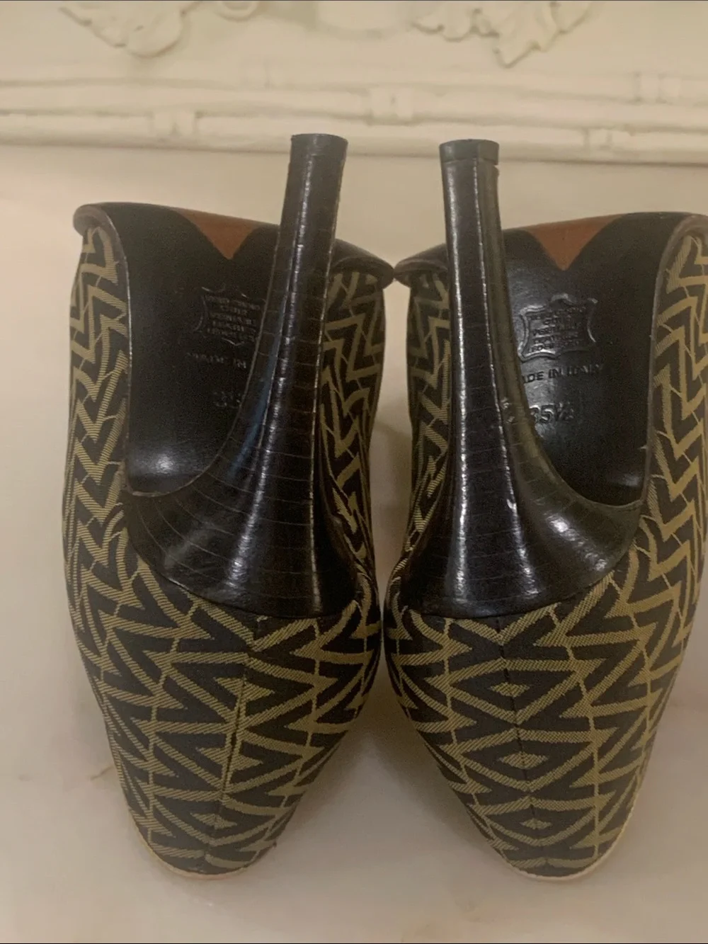 Mario Valentino good bin1